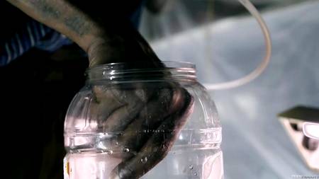 Сексапильная блондинка прыгает на гигантском члене негритоса