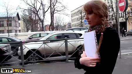 Русские парни устроили ганг банг молодой студентке с шикарным телом