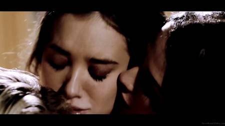 Горячие спортсменки устроили в раздевалке лесбийскую групповушку