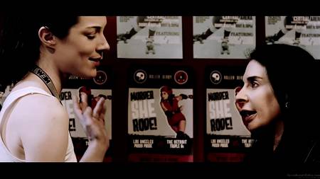 Горячие спортсменки устроили в раздевалке лесбийскую групповушку