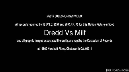 Милфа прыгает роскошной задницей на черном члене балдеющего негра