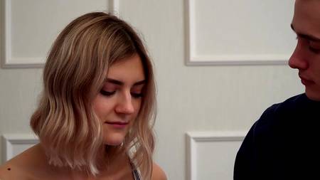 Молодой пацан лишает невинности грудастую русскую красотку