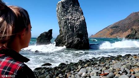 Грудастая блондинка Eva Elfie прыгает на члене парня от первого лица