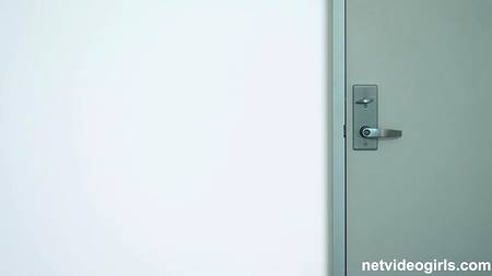 Молодая девушка проходит кастинг на большом пенисе порно агента