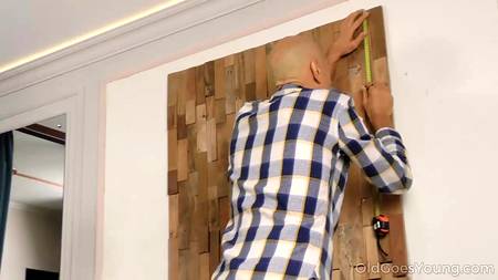 Русский старик доставляет молодухе удовольствие огромным членом