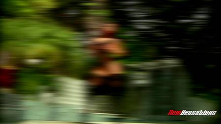 Опытный пихарь доставляет горячим брюнеткам струйные оргазмы