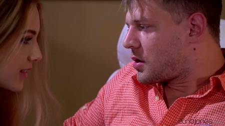 Стройная девушка страстно извивается на члене балдеющего мужика