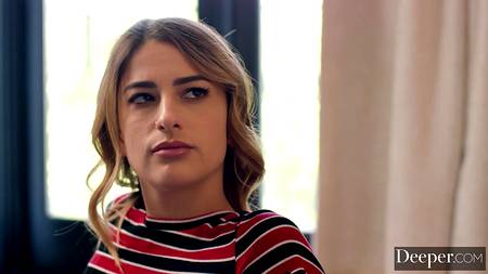 Блондинка в красивом белье прыгает волосатой пиздой на толстом члене