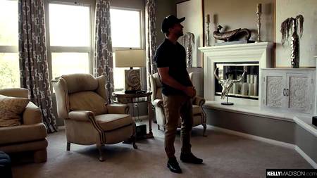 Самец кончил вовнутрь влагалища брюнетке с большой задницей