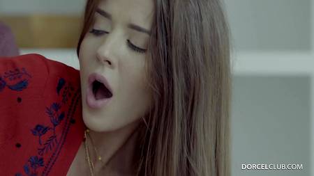 Отымел и смачно кончил на лицо любимой в сексуальном нижнем белье