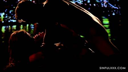 Фильм: Свидание в Слепую Свингер Клуб