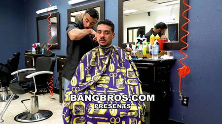 Парикмахер ебет на работе сексуальную латинку с огромной задницей