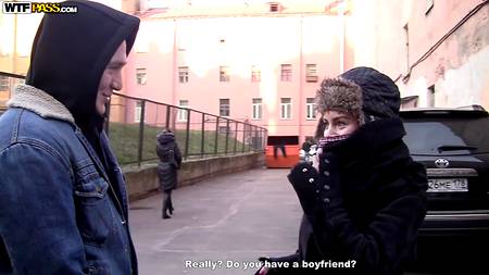 Русские пикаперы развели и чпокнули в два члена длинноногую студентку