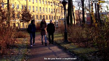 Русские пикаперы развели и чпокнули в два члена длинноногую студентку