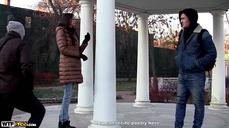 Русские пикаперы развели и чпокнули в два члена длинноногую студентку