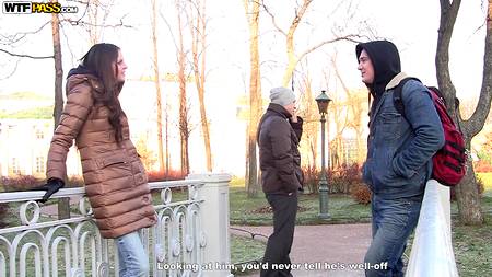 Русские пикаперы развели и чпокнули в два члена длинноногую студентку