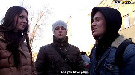 Русские пикаперы развели и чпокнули в два члена длинноногую студентку