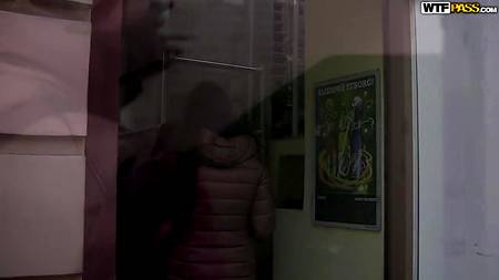 Русские пикаперы развели и чпокнули в два члена длинноногую студентку