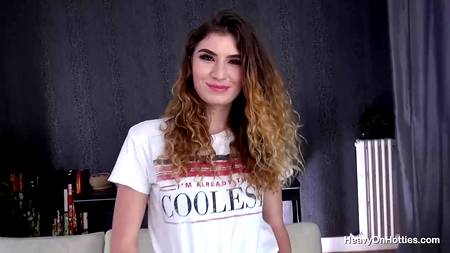 Молодая девушка трахается на кастинге со зрелым толстяком