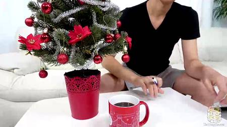 Снегурочка объездила киской длинный хуй узкоглазого хахаля