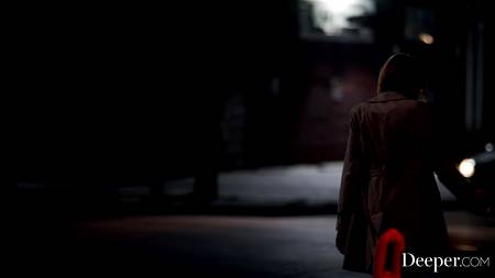 Накаченный самец страстно ебет стонущих нимфоманок в черных чулках