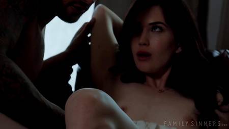 Горячо оприходовал молодую девку и смачно кончил ей на попку