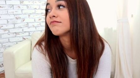 Порно агент запикапил и трахнул на кастинге няшную испанку