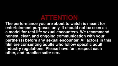 Роскошная милфа снимает с мужиком бурное домашнее порно