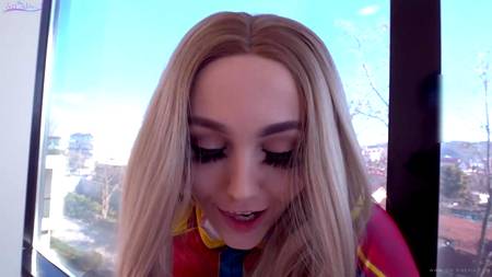 Чувак оприходовал косплейщицу в подъезде и мощно кончил ей в рот