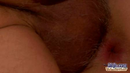 Зрелый самец оприходовал на уроке танцев молодую темноволосую телку