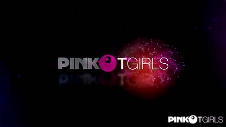 Темнокожий транс нежно присовывает в очко дружку бисексуалисту