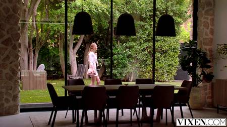 Молодая нимфа запрыгнула на утренний стояк зрелого любовника