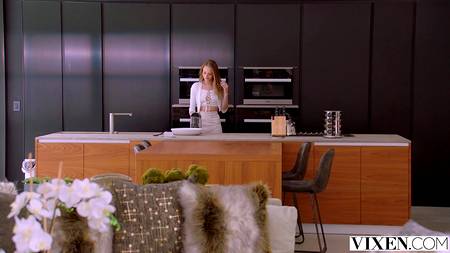 Молодая нимфа запрыгнула на утренний стояк зрелого любовника