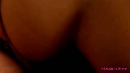 Мужик в маске насилует связанную девушку с шикарными упругими сиськами