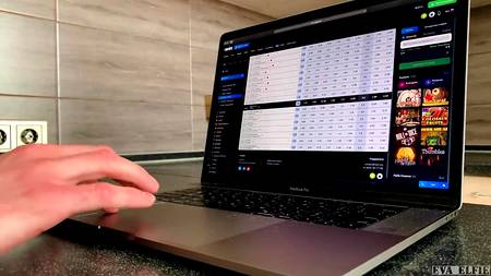 Грудастая русская девка изменяет бойфренду с его лучшим другом