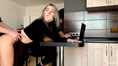 Грудастая русская девка изменяет бойфренду с его лучшим другом