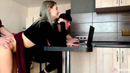 Грудастая русская девка изменяет бойфренду с его лучшим другом