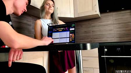 Грудастая русская девка изменяет бойфренду с его лучшим другом