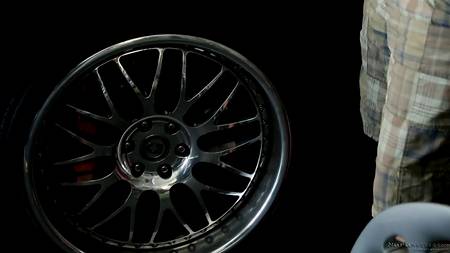 Горячий секс в ванной мускулистого кобеля с горячей брюнеткой