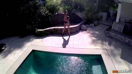 Оттраханная Peta Jensen заслужила смачный камшот мускулистого хахаля