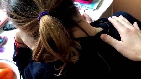 Пацан снимает от первого лица как ебет дома русскую подружку