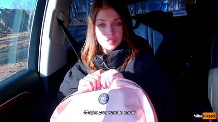 Русский водитель раскрутил няшную телку отсосать хуй за деньги