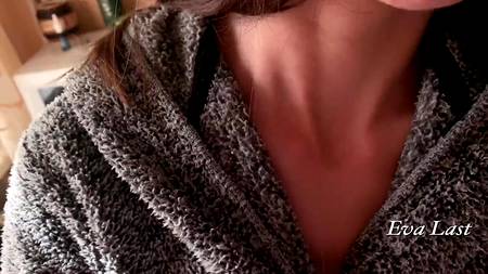 Русский пацан ебет в задницу роскошную маму лучшего друга