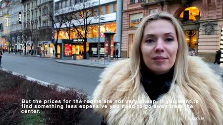 Порно агент пялит на каститнге русскую блондинку от первого лица