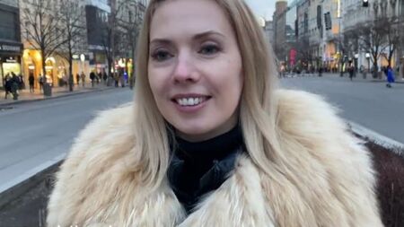 Порно агент пялит на каститнге русскую блондинку от первого лица