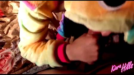 Страстный пихарь снимает от первого лица как ебет спящую телку