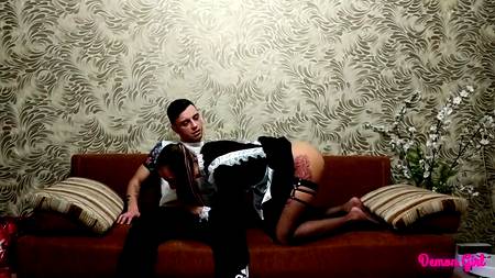 Русский чувак натягивает на член молодую девушку в школьной униформе