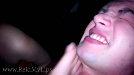 Симпатичный парень ебет в микроавтобусе двух горячих нимфоманок