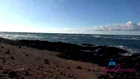 Кобель снимает любительское порно с блондинкой в номере отеля