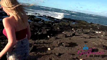 Кобель снимает любительское порно с блондинкой в номере отеля